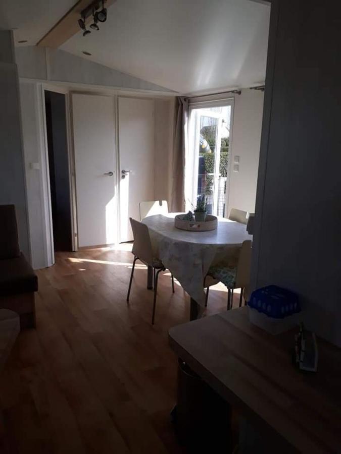 Luxueuze Stacaravan In Bredene Met Eigen Terras En Tuintje Exteriér fotografie